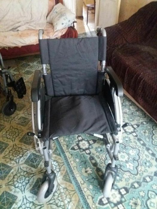 Продам новую инвалидную коляску..