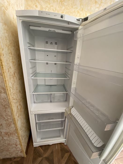 Холодильник Ariston