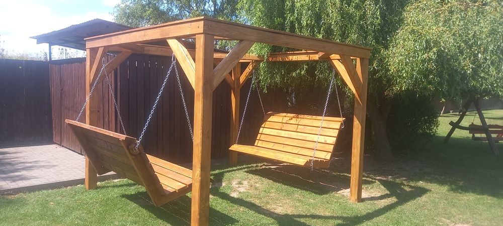 Case din lemn (grinzi chertate/structura) și mobilier gradina