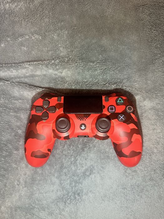 PlayStation 4 + Controller + Stand + Jocur