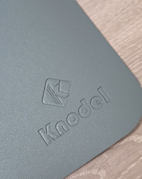 Pad birou K KNODEL 90x43cm, impermeabil, dublu față Bleu/Argintiu