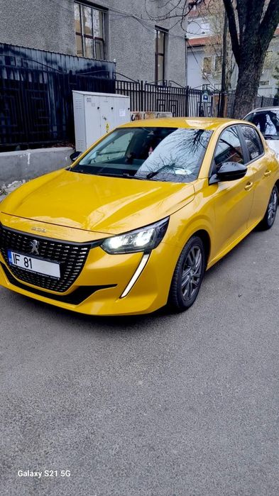 PEUGEOT 208