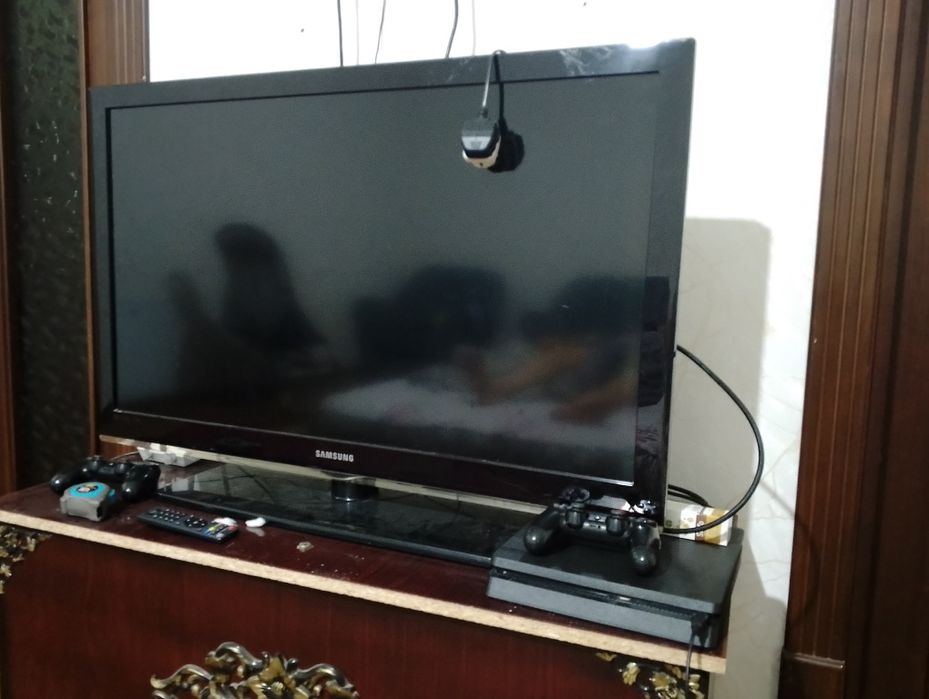 Playstation 4 va Samsung 43 tali
