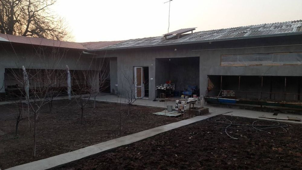 Srochna Qibray Buratada  hovli sotiladi