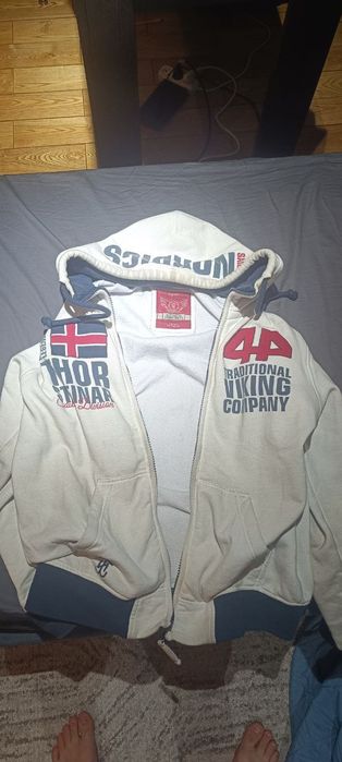 Кофта на молнии с капюшоном