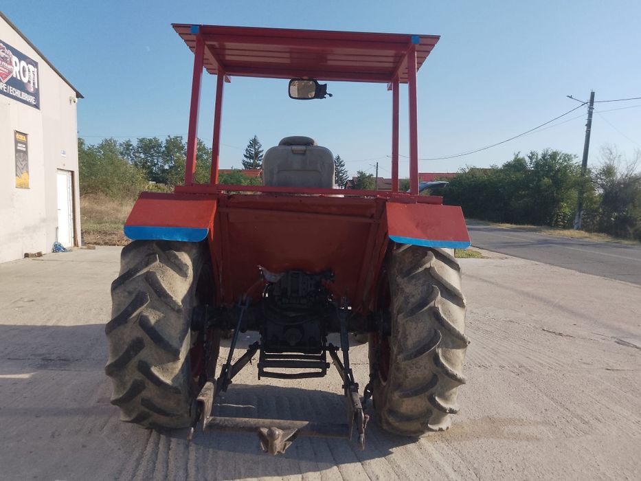 Vând 2 tractoare perfect funcționale
