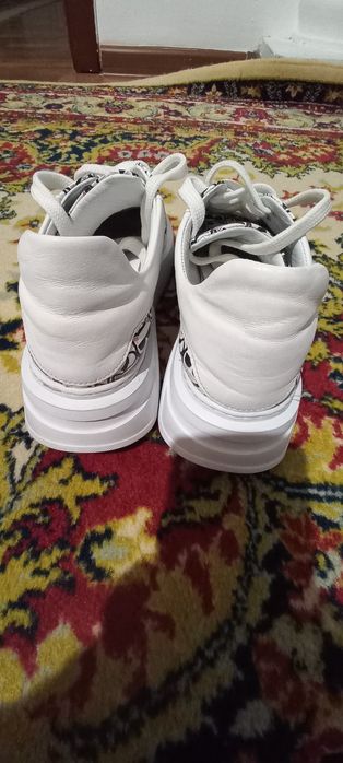 Продам кроссовки