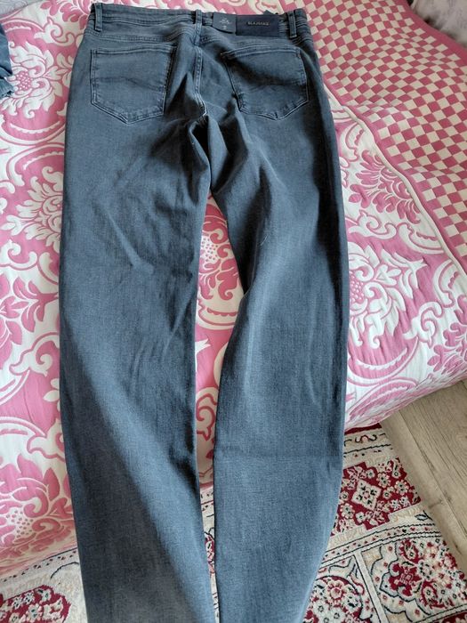 Джинсы       новые