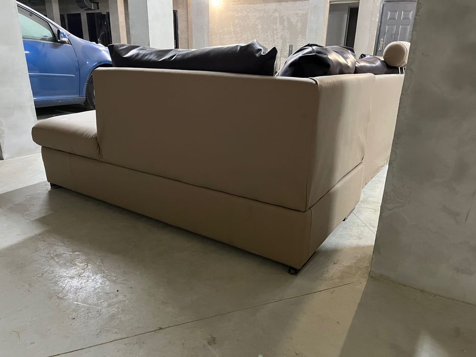 Кожен разтегателен диван