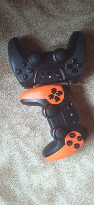 Consola de jocuri cu doua controlare