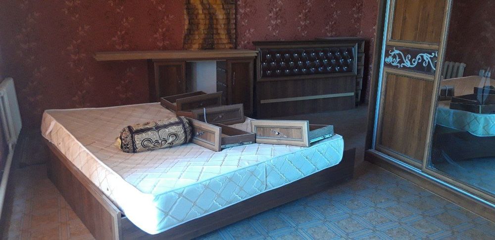 Eski mebel kamplekt .2 yil iwlatib yigib olib quyilgan mebel