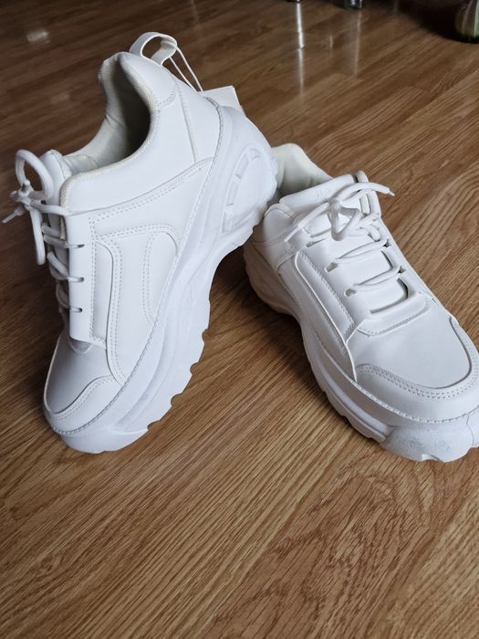 Adidași albi cu platforma