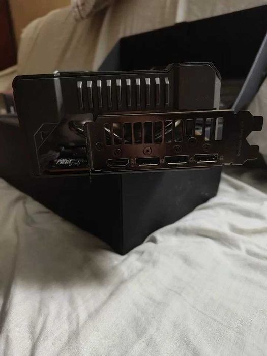 AMD Radeon Asus TUF RX 7900 XTX