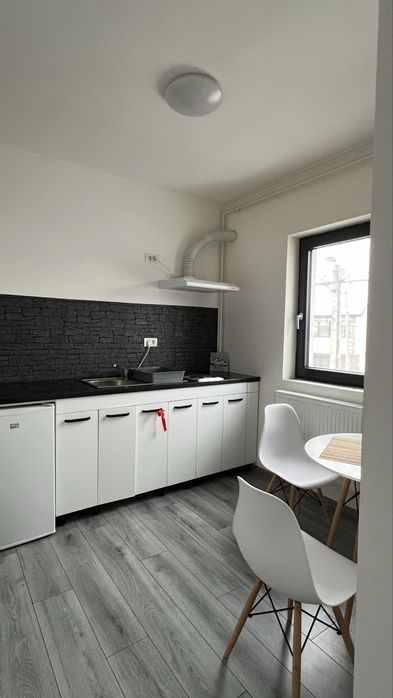 Inchiriez garsoniera moderna