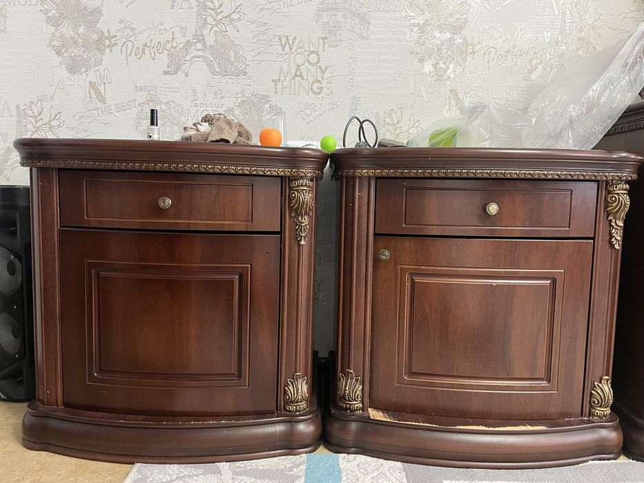 Спальный тумбочка