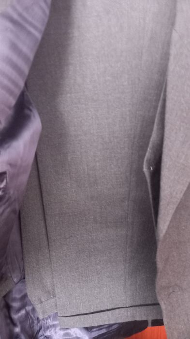 Продам костюм новый