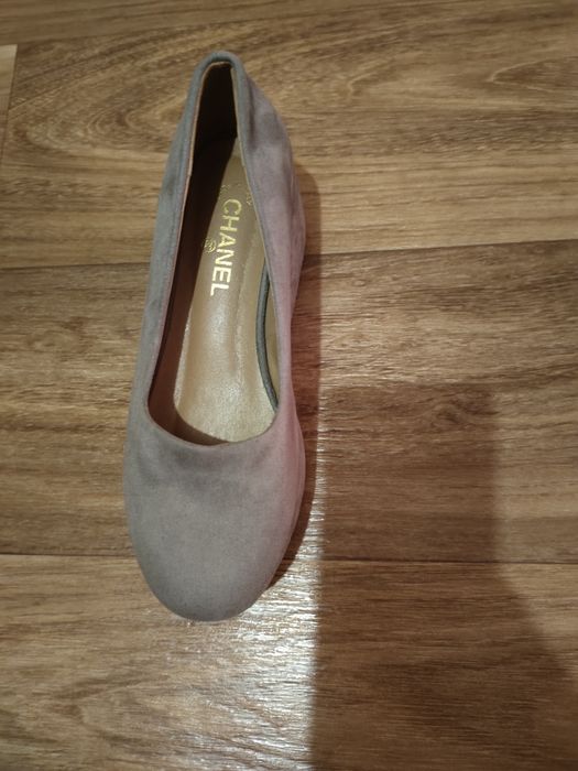 Продам замшевые туфли