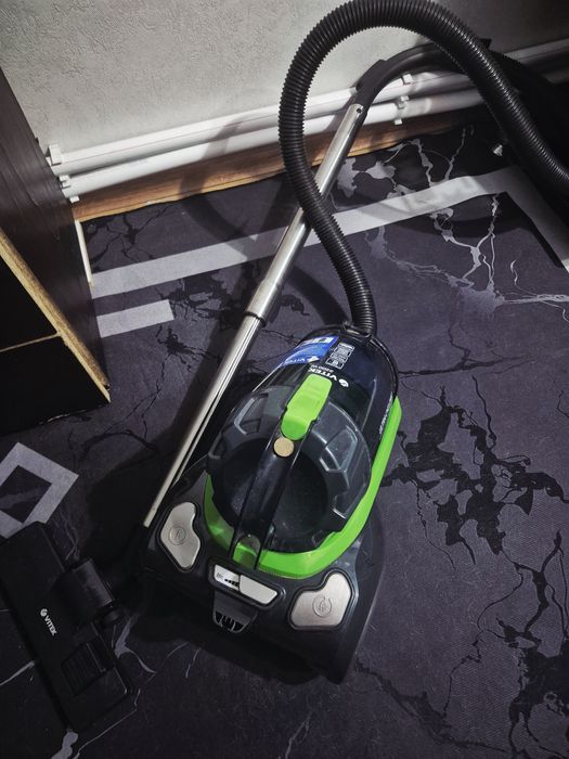 Продам Пылесос Vitek VT-8130