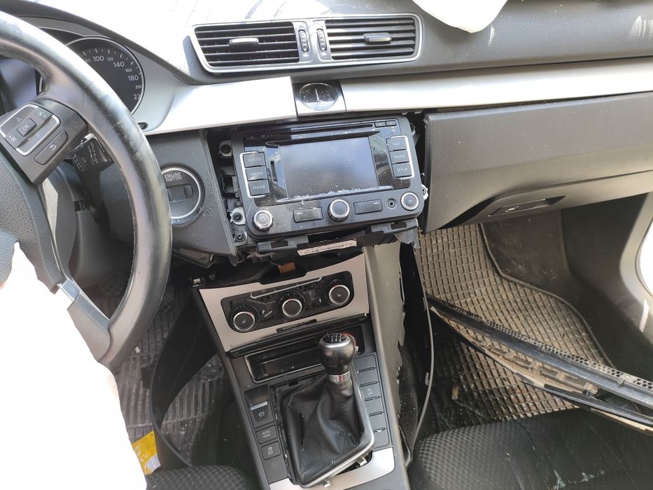 Продавам на части Фолксваген Пасат 2012г 1.6тди