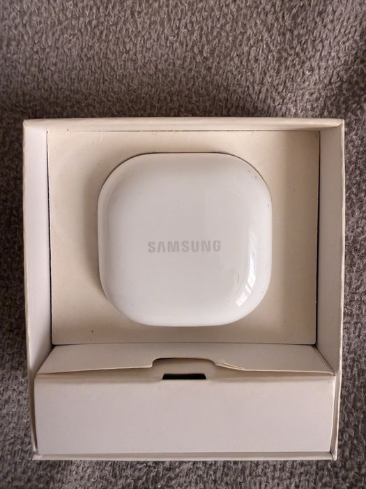 Слушалки Galaxy Buds FE и подарък флашка