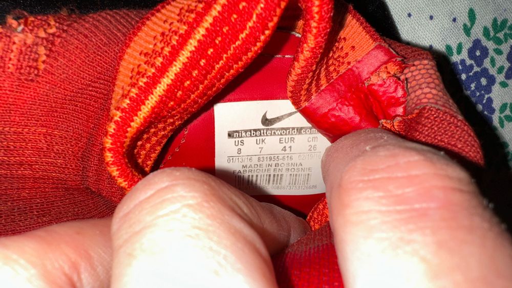 Продам бутсы NIKE оригинал 41 размер