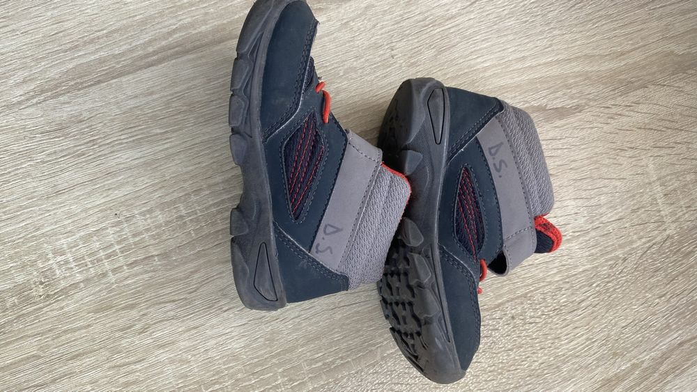 Vand 2 perechi papuci decathlon