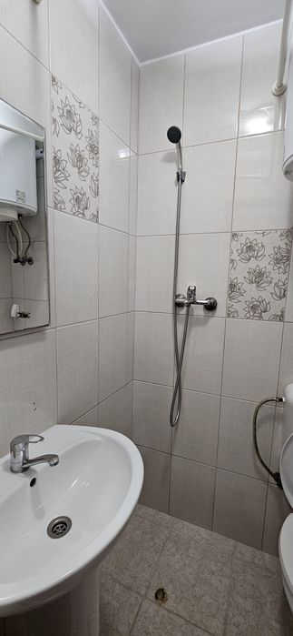 Vand garsoniera Baile Herculane zona centrala