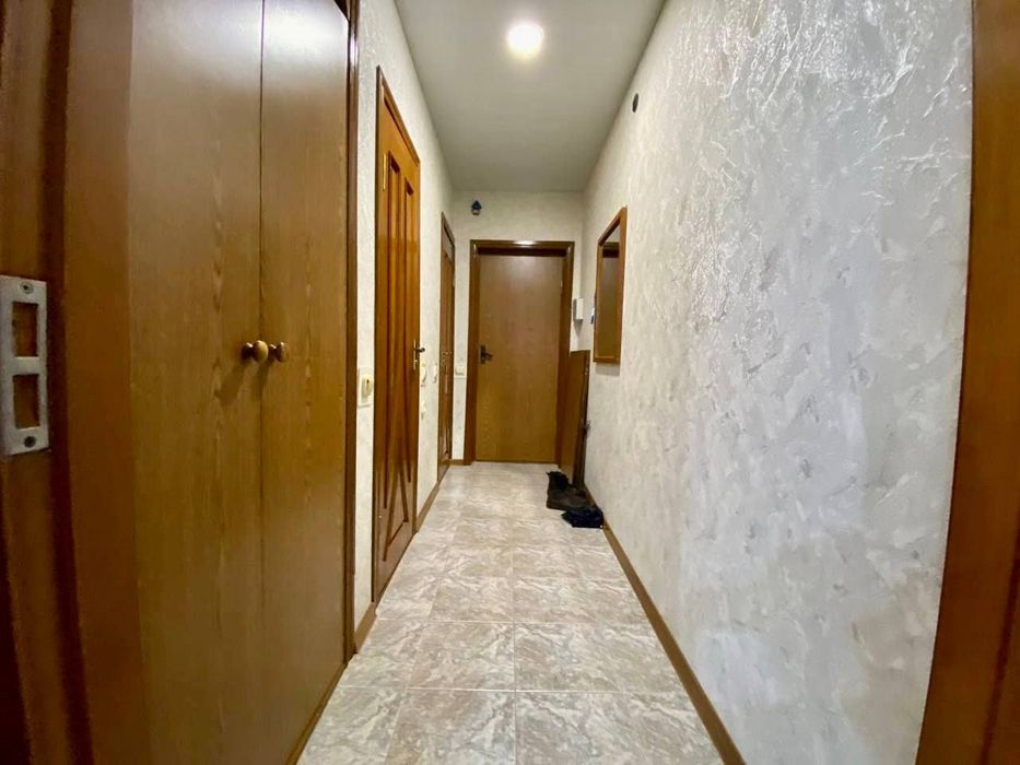 Продаётся квартира в ЦУМ Ц-7 Ор 110 Школа, Kafe Bon