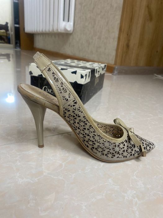 Босоножки кожаные