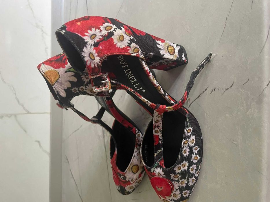 Sandale Marca Botinelli, toc înalt, mărimea 39