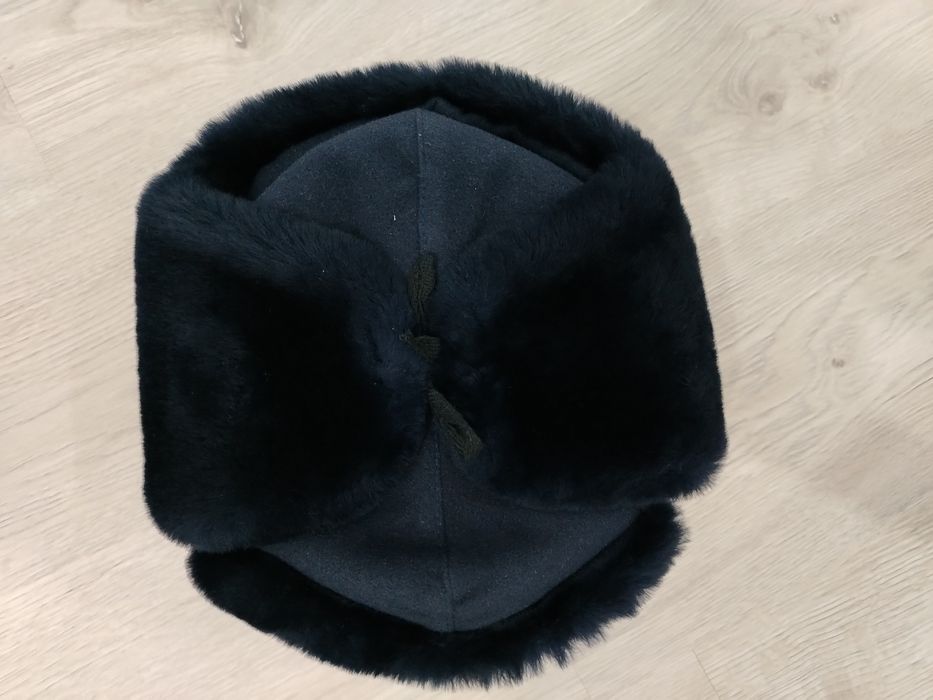 Меховая темно синяя шапка