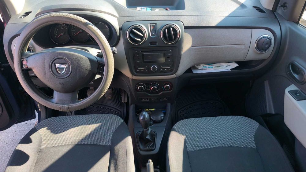Vând Dacia Lodgy