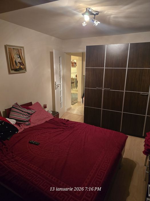 Închiriez apartament 3 camere