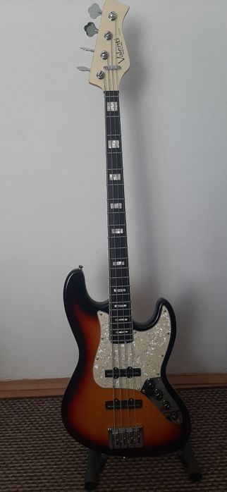 Chitară  bass   VALENTI-USA