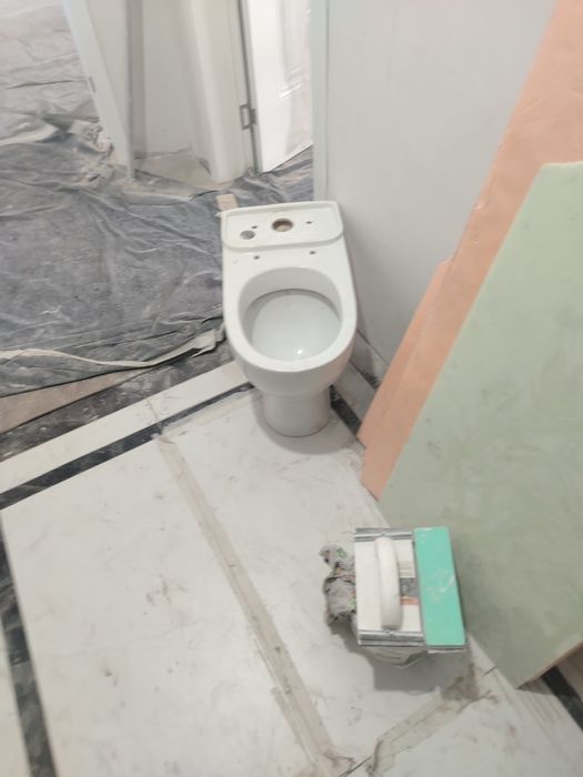 Продам унитаз.Целый без сколов.