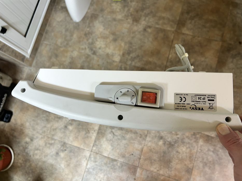 Продавам стенен конвектор 2,5kW