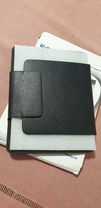 Husa Tabletă de 8" universala cu magnet NOUĂ