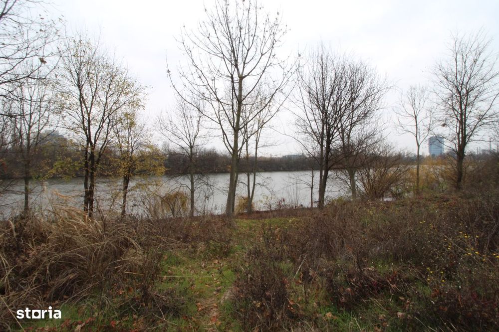 Teren 6000 mp pozitie deosebita lacul Baneasa adancime 140 m