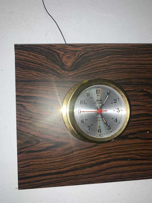 Ceas/Barumetru in carcasa din bronz decor amplasat pe lemn