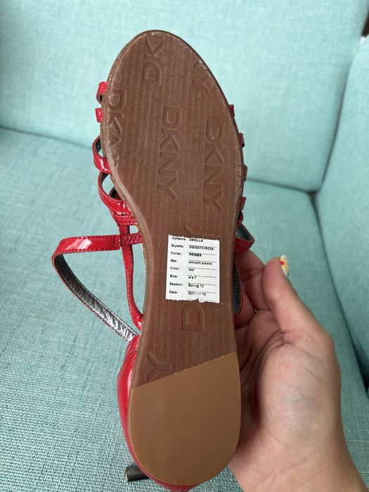 Нови дамски ниски сандали DKNY