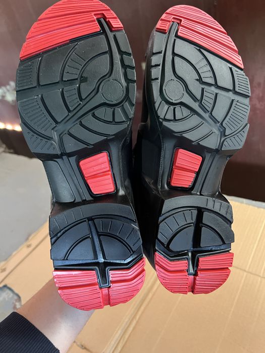 Vand bocanci protectie Uvex marimea 42