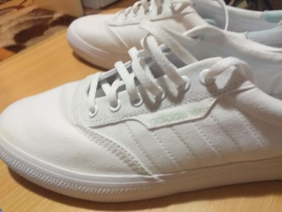 Adidasi originali  de bărbati   măsura 49