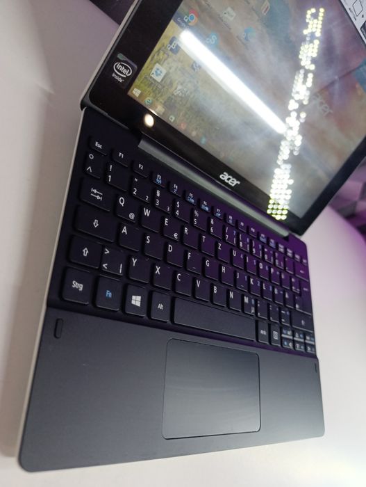 Laptop 2 în 1 Acer switch impecabil cu touchscreen Intel Quad Core ideal diagnoza