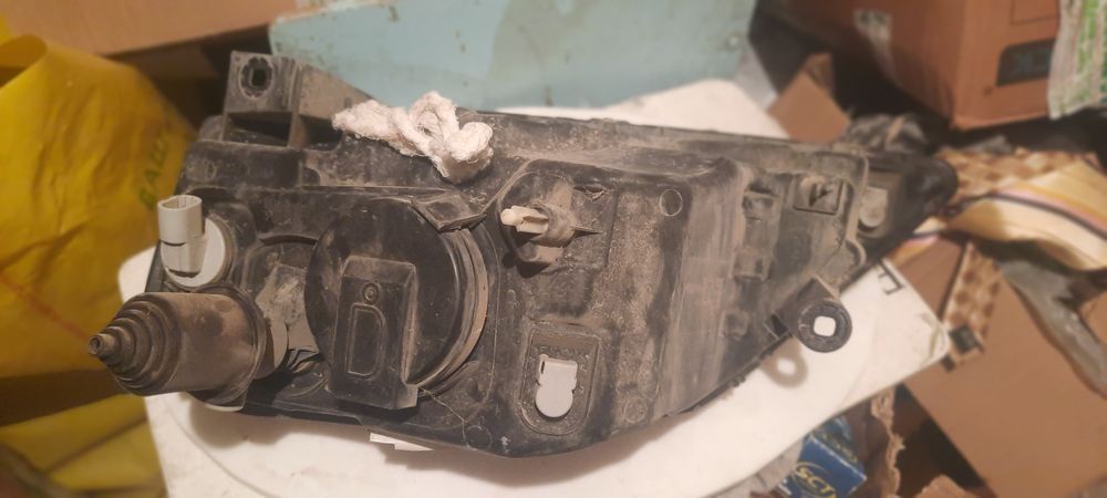 Передний фар ларгус/логон правый буу