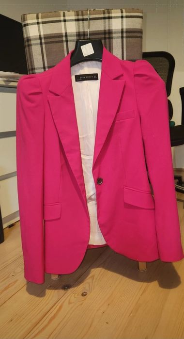 Sacou  Zara roz ciclam magenta cu umeri
Fara defecte
Purtat de 3,4 ori