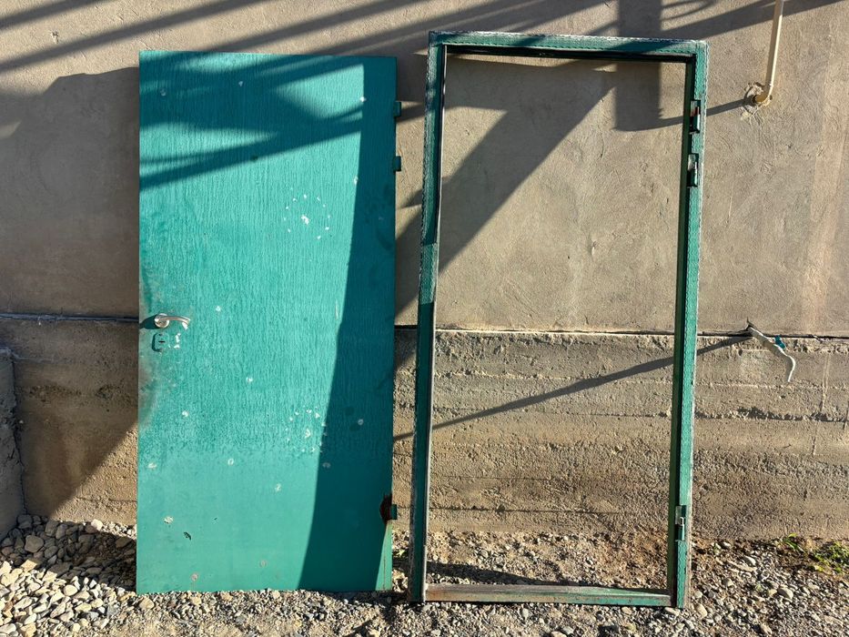 Железный дверь..