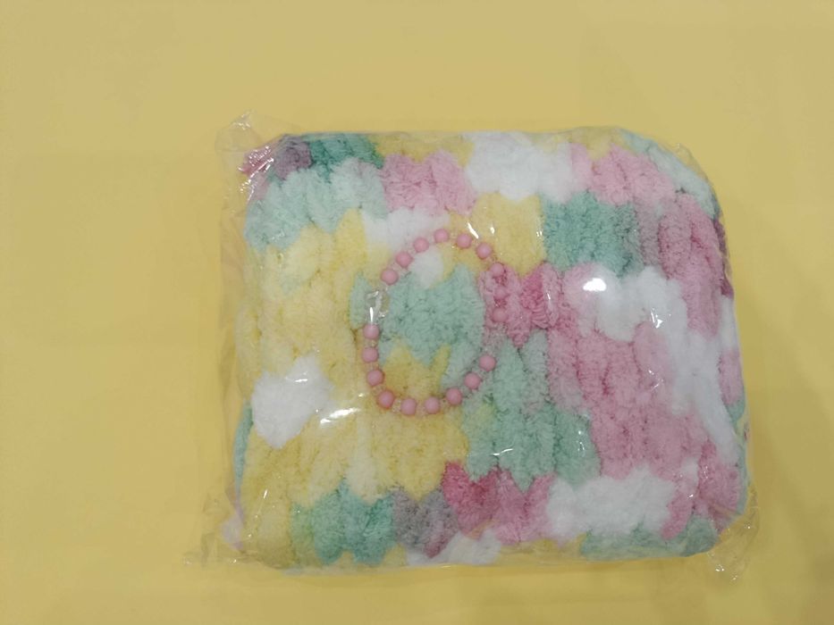 Ръчно изработени шалове и ластици (скрънчи)