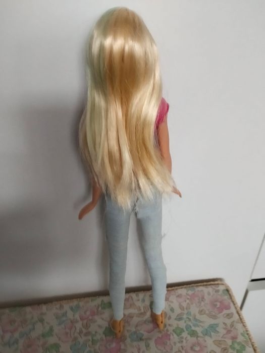 Păpuși Barbie fashioniste