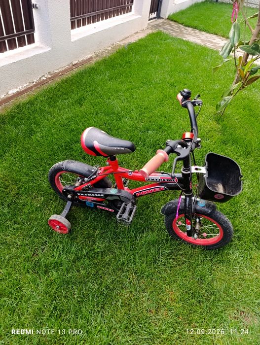 Bicicleta copii roșie cu negru