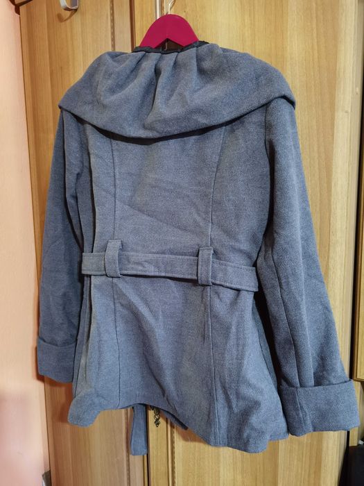 Елегантно младежко палто за пролет- есен от тънка вълна